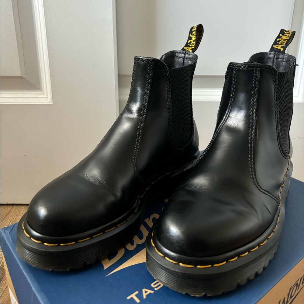 2976 Bex Smooth Leather Dr Marten’s Chelsea Boots SIZE W 6
